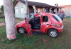 Motorista perde controle e carro colide em poste em Araranguá