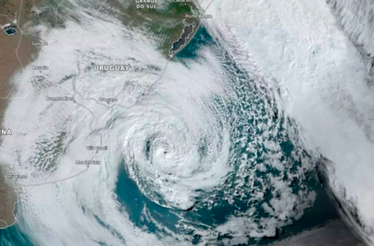 Tempestade Roani se forma no Sul do Brasil e chama a atenção do mundo