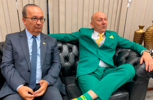 Jorginho Mello anuncia Luciano Hang ao Senado