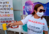 Araranguá: bancários fazem protesto e entregam milho cozido como crítica