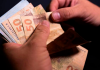 Salário mínimo passa a ser de R$ 1.212 a partir de amanhã