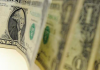 Dólar ronda R$ 5,30 e fecha no menor valor em quatro meses
