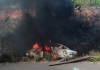 Acidente na Via Rápida incendeia carro