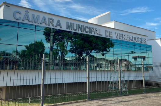 Prédio da Câmara de Araranguá sofre com infiltrações