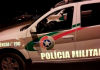 Polícia Militar apreende arma de fogo e drogas e prende traficantes no Arroio do Silva