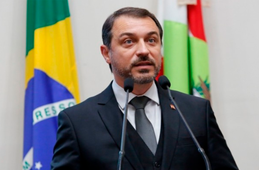 Com medo de Moisés, partidos antecipam convenções