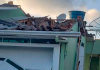 Vendaval derruba parede de igreja sobre casa em SC