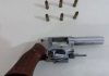 Polícia militar prende dupla e apreende arma de fogo na Coloninha