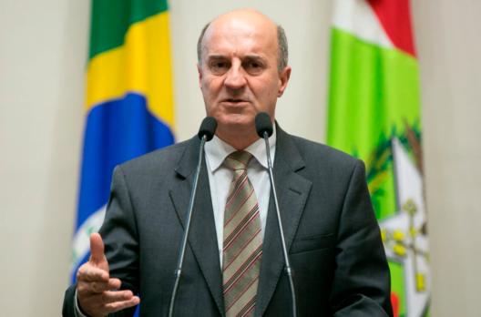 Jogo começa a mudar contra Zé Milton