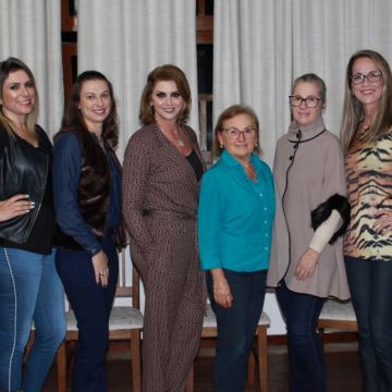 Moda, comportamento e psicologia no segundo encontro das debutantes