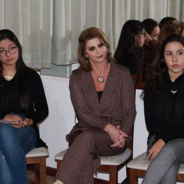 Moda, comportamento e psicologia no segundo encontro das debutantes