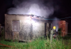 Araranguá: bombeiros combatem incêndio em casa abandonada