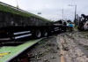 Motorista morre após caminhão tombar em Santa Rosa do Sul