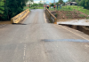 Fortes chuvas deslocam cabeceira de ponte em Meleiro