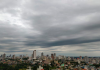 Raios, deslizamentos e alagamentos: semana começa com risco de temporais e chuva intensa em SC