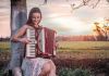 Jaqueline Cândido traz repertório sertanejo ao Música na Praça