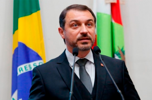 Governo aperta cerco aos convênios de Moisés  