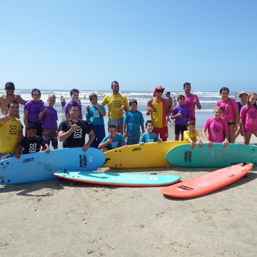 Arroio tem escolinha de surf para a garotada