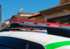 Homem tenta roubar bar com arma de airsoft e acaba imobilizado por clientes