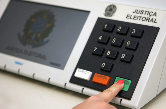 Nenhum prefeito abriu mão da reeleição ainda