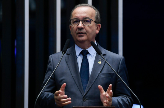 Jorginho começará a mexer no governo 
