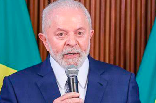 Lula alfineta Bolsonaro no 8 de Janeiro