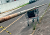Homens são flagrados pela PM carregando poste em um carrinho de supermercados em Criciúma