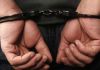 Caído no chão e com corte no queixo, homem é conduzido ao fórum de Turvo após Polícia descobrir que o mesmo possuía mandado de prisão