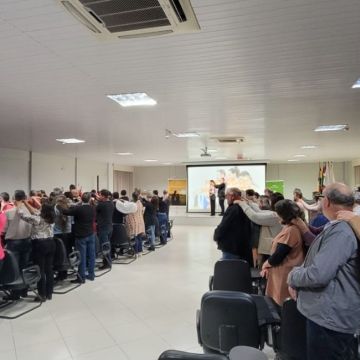 Destacando autoconhecimento e Inteligência Emocional Cooperja promove encontro de casais