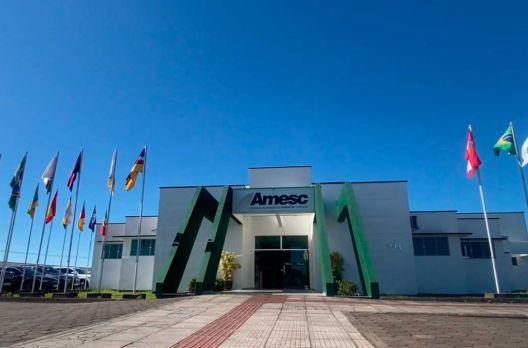 Aperfeiçoamento de gestões públicas: CNM e Fecam apresentam ações pertinentes aos mun...