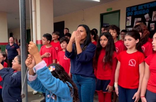 Os desafios da comunidade surda: Castro Alves promove inclusão com apresentação em libr...