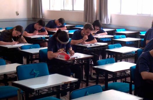 (VIDEO) Prêmio Aciva de Matemática: alunos se reúnem na UFSC para realização da prova