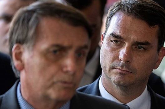 Bolsonaro já admite Eduardo como candidato 