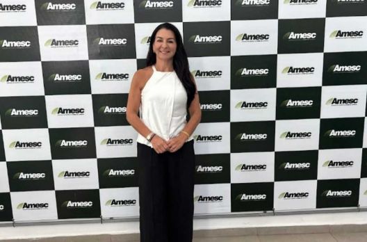 Gislaine Cunha é eleita presidente da Amesc 