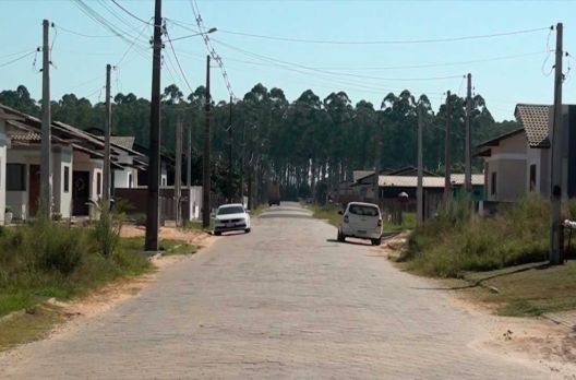 (VIDEO) Crime ambiental no bairro Caverazinho em Araranguá: homem é notificado e terá e...