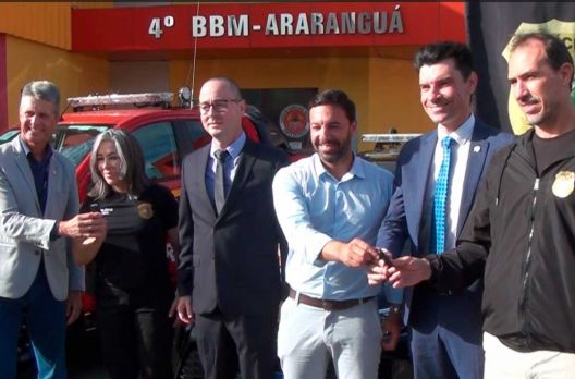 (VIDEO) Entrega de viaturas para a região: Corpo de Bombeiros, PRF e Polícia Civil receb...