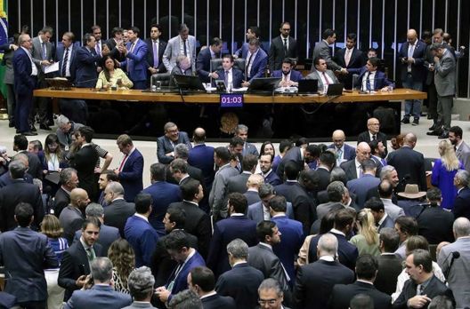 76% rejeitam aumento no número de deputados 
