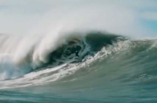 As ondas da Laje da Jaguaruna: o araranguaense que desafia diariamente a 