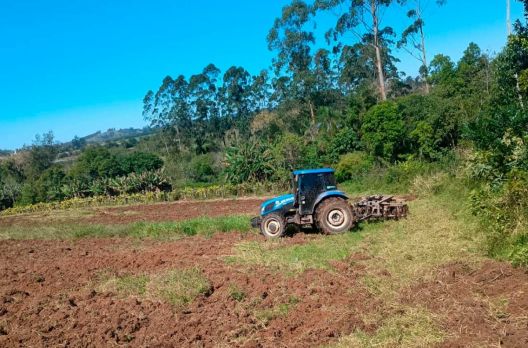 Hora-máquina garante apoio direto aos agricultores de Sombrio