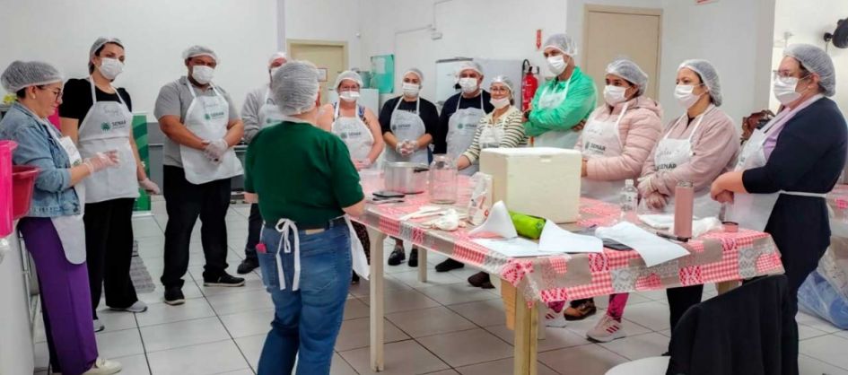 Curso de derivados do leite reúne participantes em Sombrio...