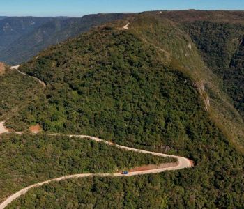 Pavimentação em concreto da Serra do Faxinal está 85% concluída