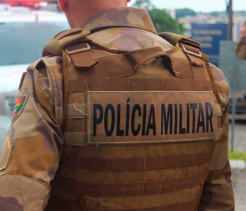 Homem de 27 anos é preso por agredir e ofender a própria mãe em Balneário Arroio do Silva