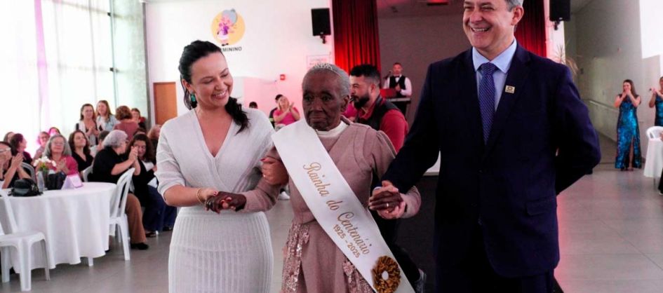 Rainha do Centenário é homenageada em Baile da Realeza da...
