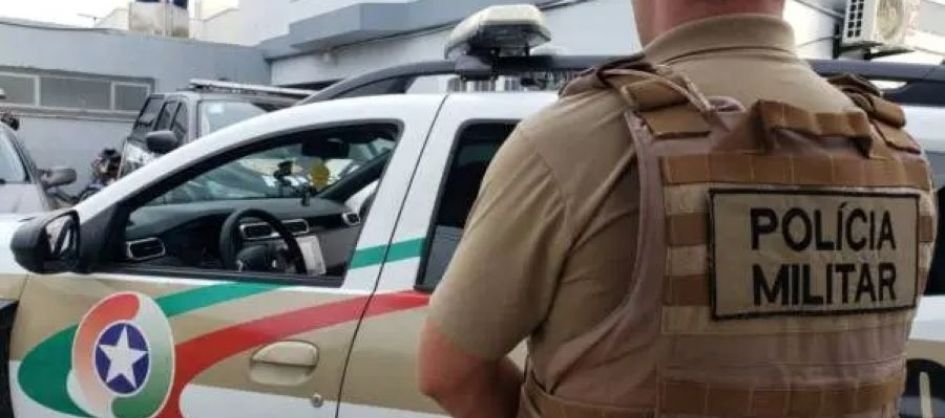 Jovem de 26 e 17 anos são detidos por tráfico de drogas e...