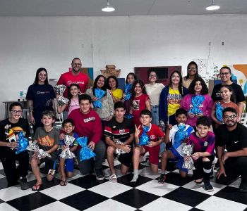 Autoprosul entrega mais de 200 brinquedos e leva diversão para o Dia das Crianças