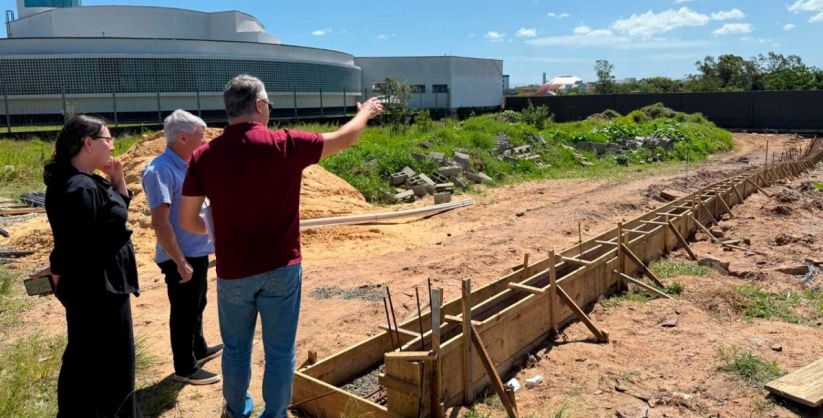Presidente acompanha vistoria em obra de novo estacionamento da Câmara