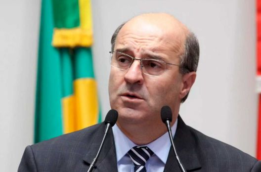 O dilema de Zé Milton na disputa pela Câmara