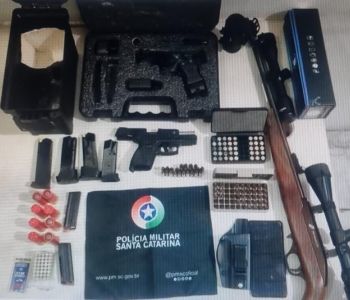 Homem embriagado tenta atropelar policiais e é preso em Balneário Arroio do Silva