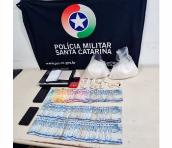 Polícia Militar prende três homens por tráfico de drogas no bairro Coloninha, em Araranguá