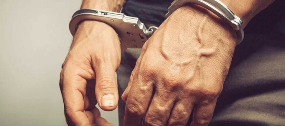 Mulher é agredida pelo companheiro e homem é preso em fla...